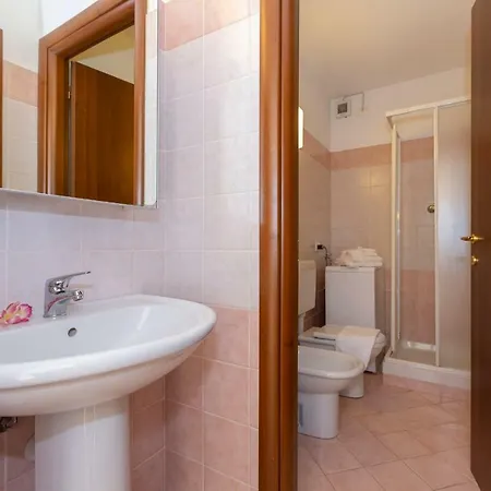 Appartement Fiumelatte Sleeps 4 Air Con Wifi T790814